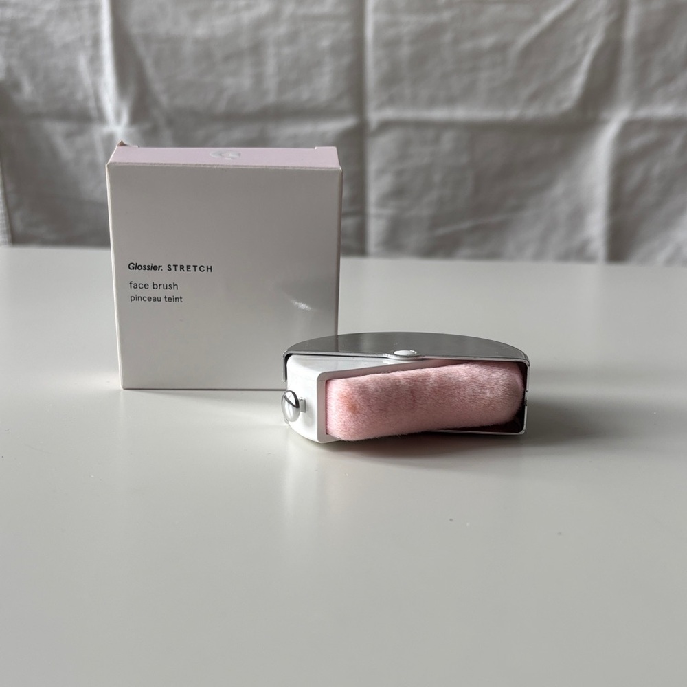 Glossier Face Brush - Picture 1 of 1